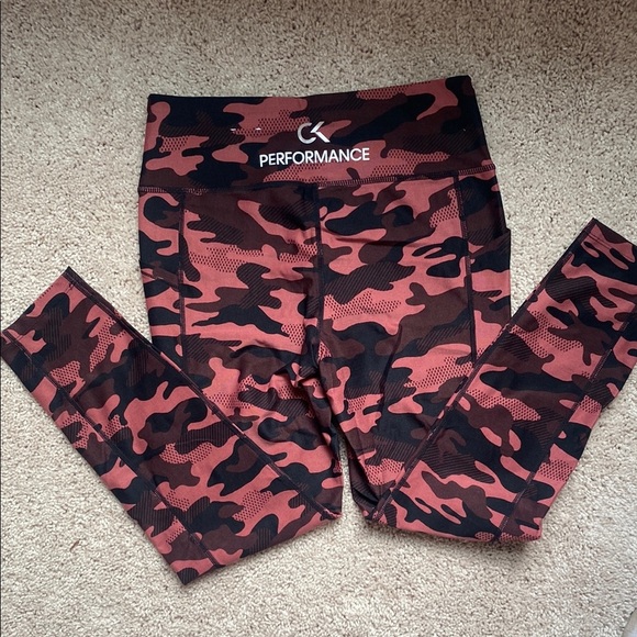Calvin Klein Performance Wick Capri Camo Leggings - Picture 5 of 5